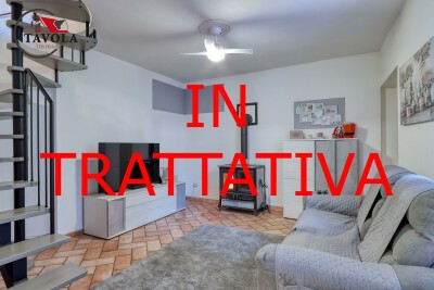 BISUSCHIO, TRILOCALE IN CORTE CON BOX