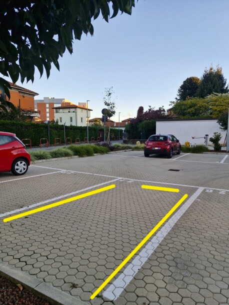 VARESE, POSTO AUTO SCOPERTO-1