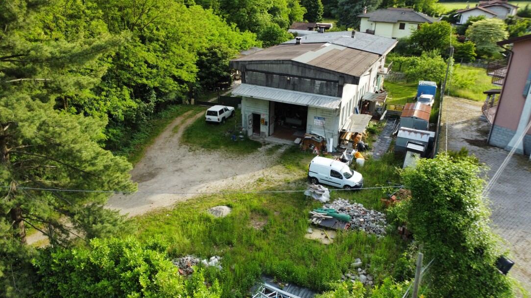 CUVEGLIO, CAPANNONE INDUSTRIALE CON PIAZZALE:-1