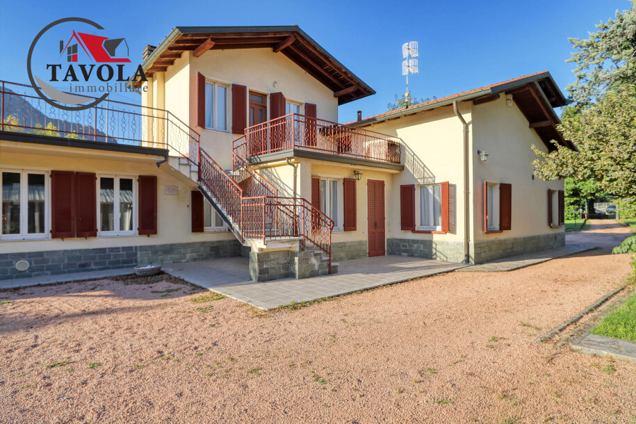 ARCISATE, VILLA BIFAMILIARE-1