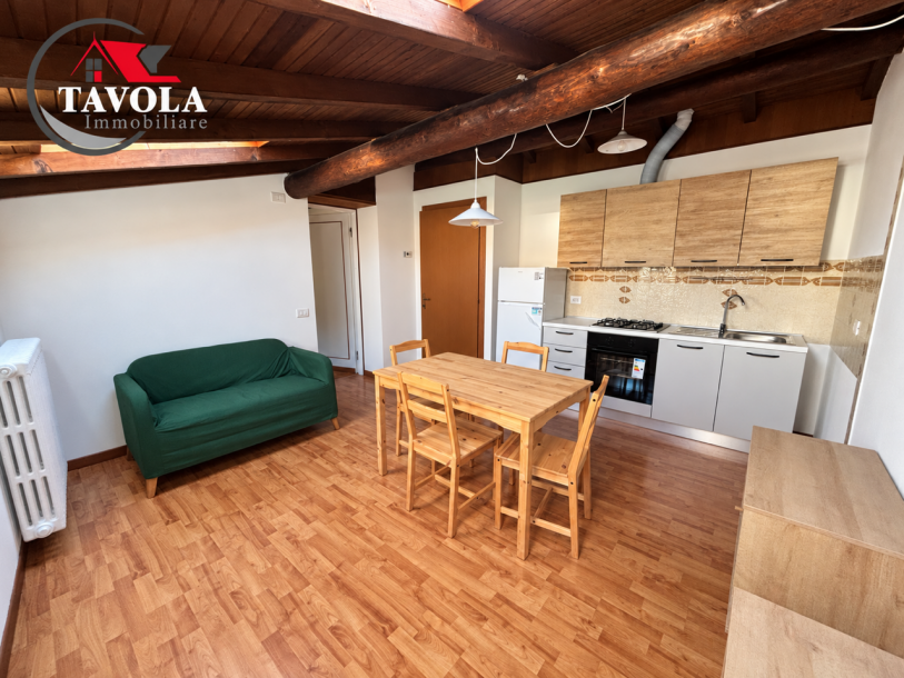 BRENTA, BILOCALE MANSARDATO CON TERRAZZINO COPERTO-1
