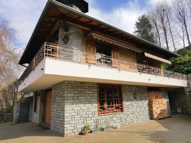 ARCISATE, SIGNORILE VILLA BIFAMILIARE-1