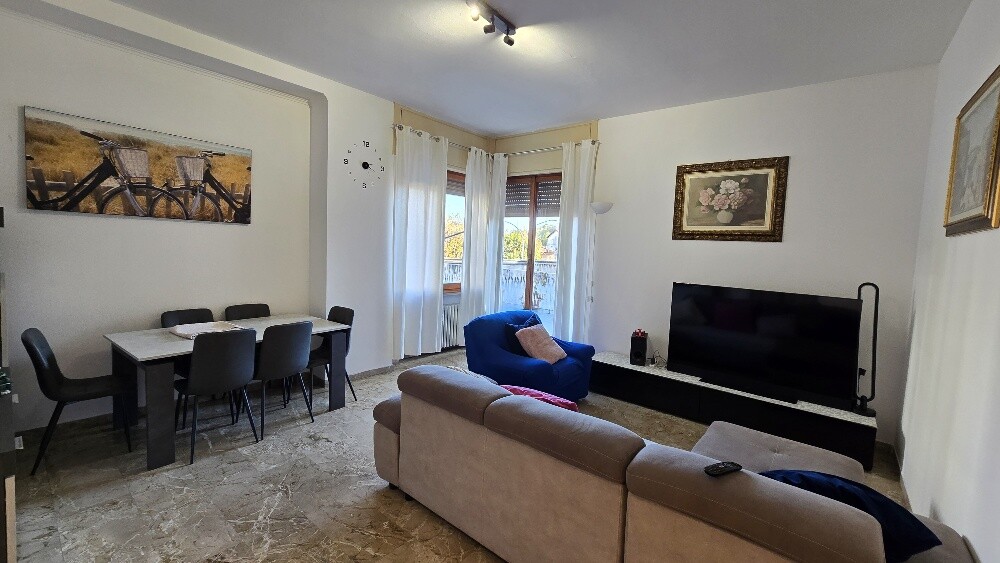 VARESE, AMPIO TRILOCALE CON TERRAZZA-1
