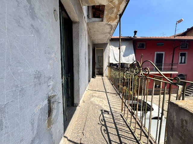 BRENTA, PORZIONE DI CASA TERRA CIELO DA RISTRUTTURARE-10