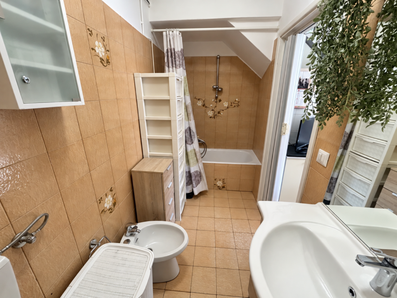 INDUNO OLONA, PORZIONE TERRACIELO CON BOX E LOCALE SGOMBERO-10