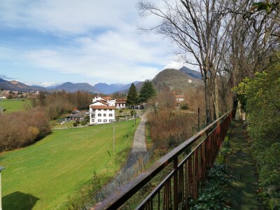 ARCISATE, SIGNORILE VILLA BIFAMILIARE