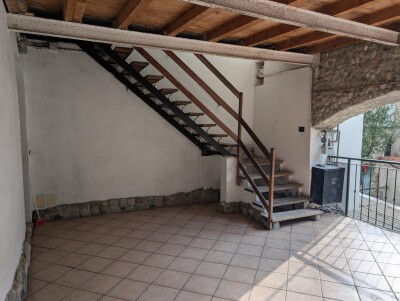 INDUNO OLONA, TRILOCALE IN CORTE CON BOX-14