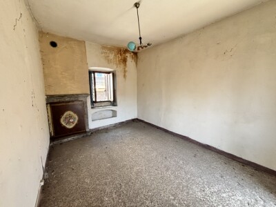 BRENTA, PORZIONE DI CASA TERRA CIELO DA RISTRUTTURARE