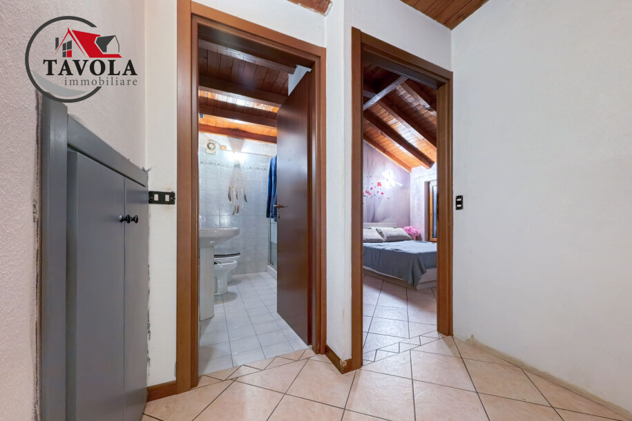 PORTO CERESIO - PORZIONE DI CASA TERRA-CIELO-11