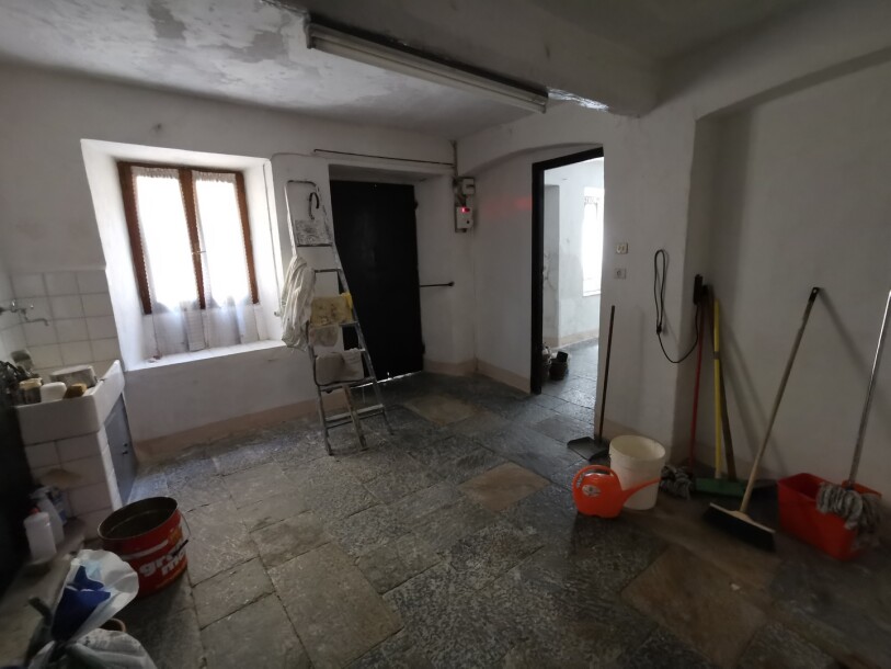 CAVAGNANO, PORZIONE DI CASA CON ACCESSORI-11