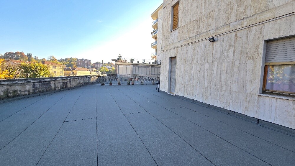 VARESE, AMPIO TRILOCALE CON TERRAZZA-14