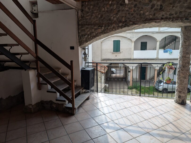 INDUNO OLONA, TRILOCALE IN CORTE CON BOX-15