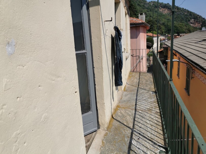 CAVAGNANO, PORZIONE DI CASA CON ACCESSORI-12