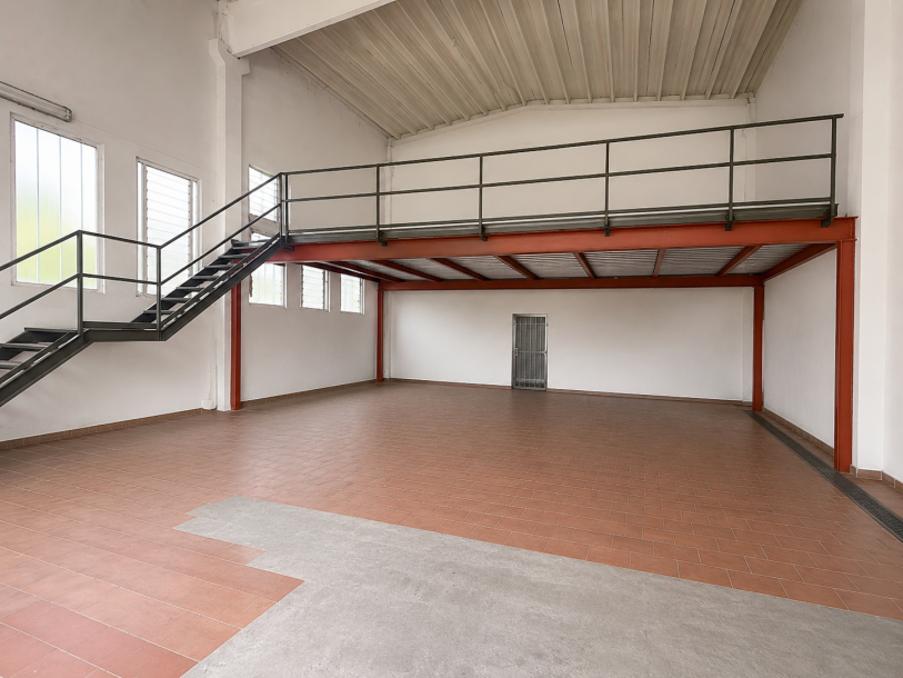 CUVEGLIO, CAPANNONE INDUSTRIALE CON PIAZZALE:-13