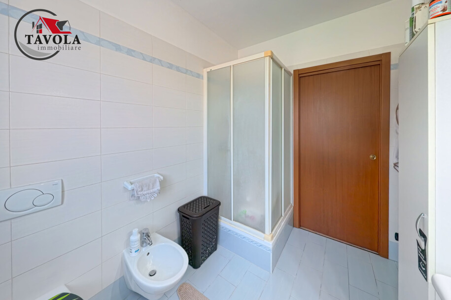 APPARTAMENTO TRILOCALE CON POSTI AUTO E GIARDINO-14