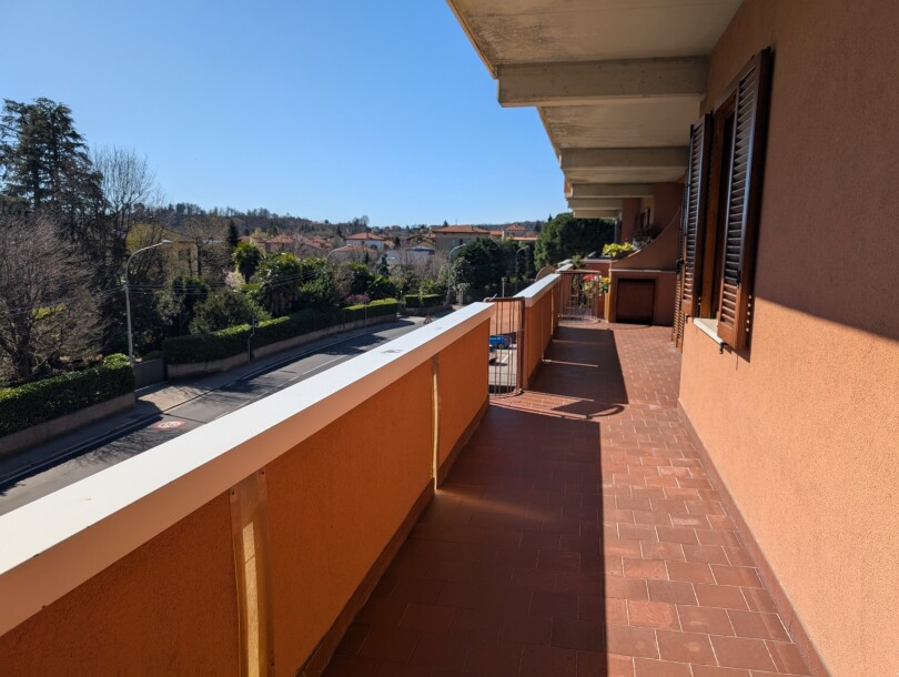 BISUSCHIO, COMODO TRILOCALE CON BOX-14