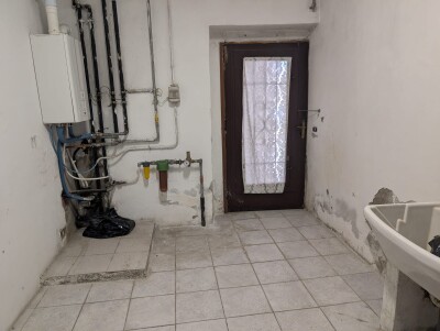 INDUNO OLONA, TRILOCALE IN CORTE CON BOX-16