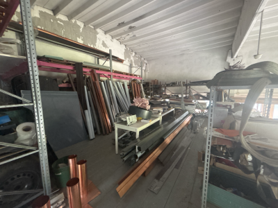 CUVEGLIO, CAPANNONE INDUSTRIALE CON PIAZZALE: