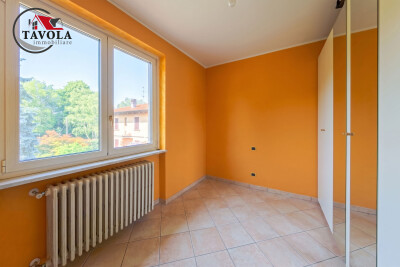 APPARTAMENTO TRILOCALE CON POSTI AUTO E GIARDINO