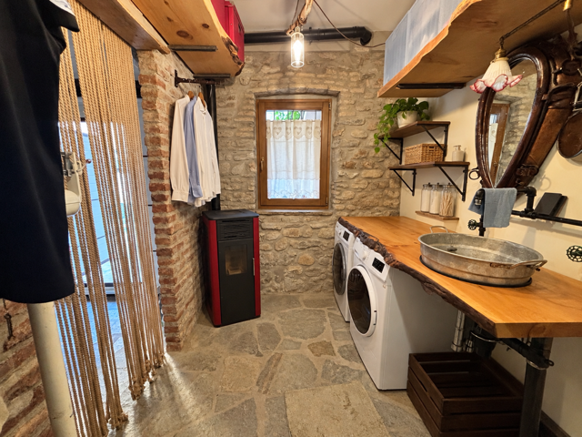 CUASSO AL MONTE, PORZIONE DI CASA RISTRUTTURATA-16