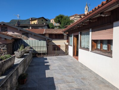 CUASSO AL PIANO, PORZIONE DI CORTE CON BOX-16