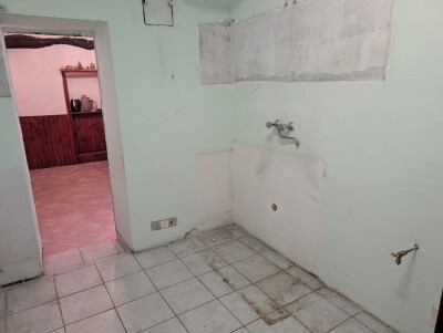INDUNO OLONA, TRILOCALE IN CORTE CON BOX-18