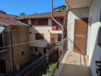 CUASSO AL PIANO, PORZIONE DI CORTE CON BOX-17
