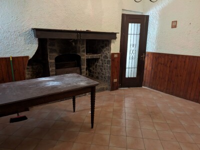 INDUNO OLONA, TRILOCALE IN CORTE CON BOX-20