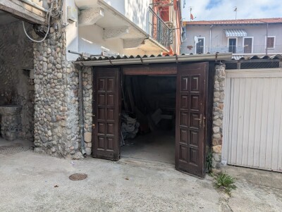 INDUNO OLONA, TRILOCALE IN CORTE CON BOX-22