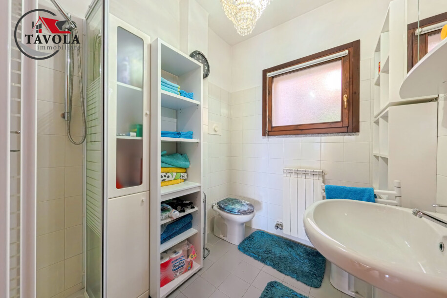 CUASSO AL MONTE, APPARTAMENTO CON PISCINA E VISTA LAGO-19