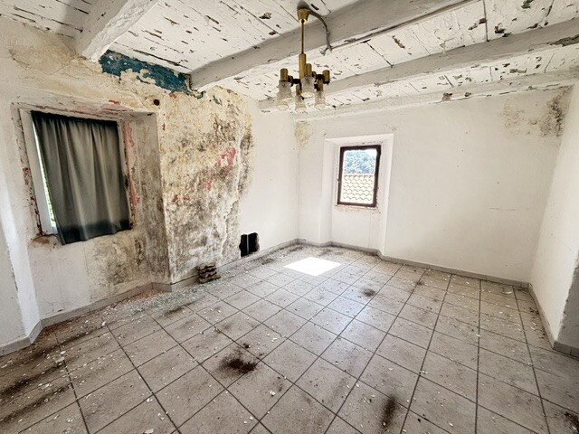 CUASSO AL MONTE, QUADRILOCALE DA RISTRUTTURARE CON CANTINA-16