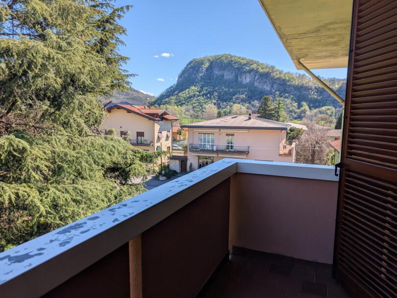 BISUSCHIO, COMODO TRILOCALE CON BOX-17