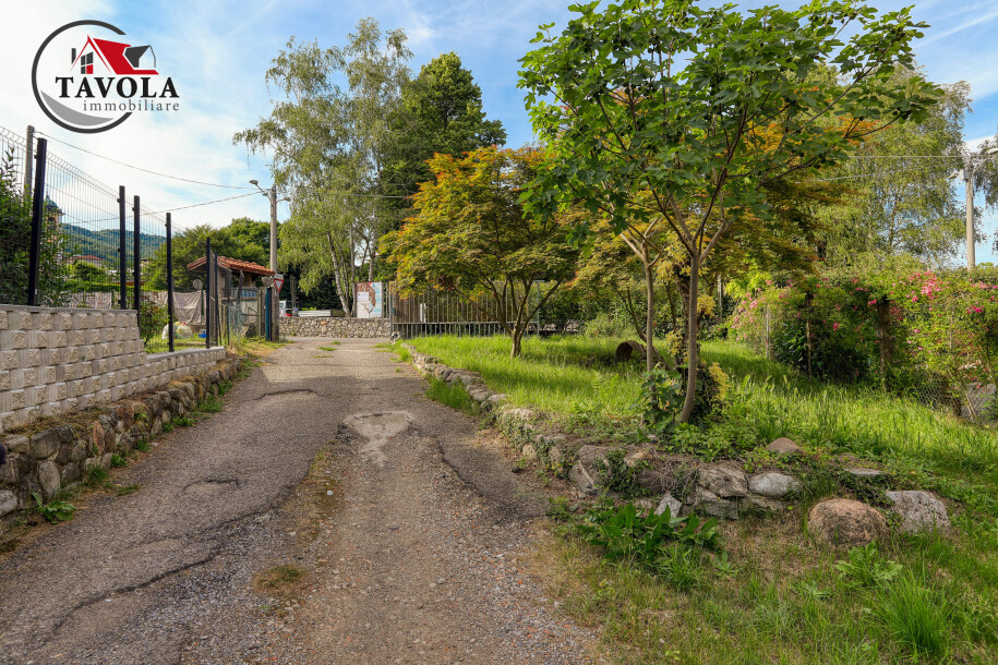 APPARTAMENTO TRILOCALE CON POSTI AUTO E GIARDINO-18