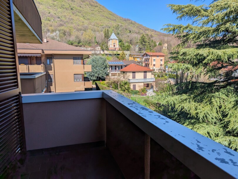 BISUSCHIO, COMODO TRILOCALE CON BOX-18