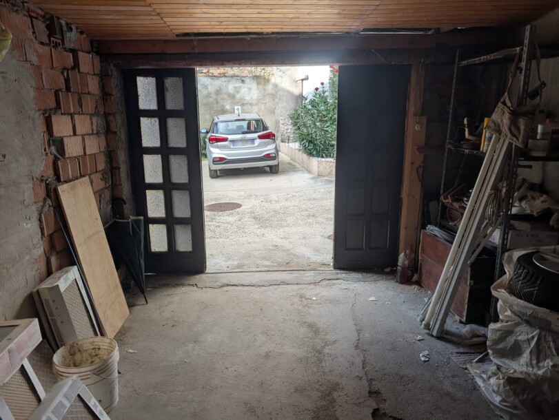 INDUNO OLONA, TRILOCALE IN CORTE CON BOX-24