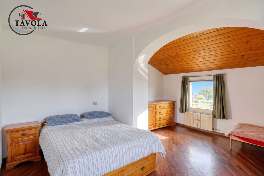 PORZIONE DI CASA LIBERA SU TRE LATI CON GIARDINO-19