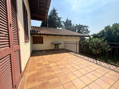 ARCISATE, VILLA BIFAMILIARE