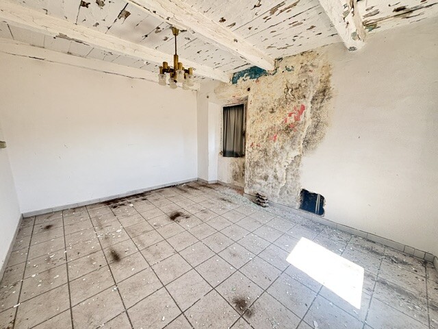 CUASSO AL MONTE, QUADRILOCALE DA RISTRUTTURARE CON CANTINA-18