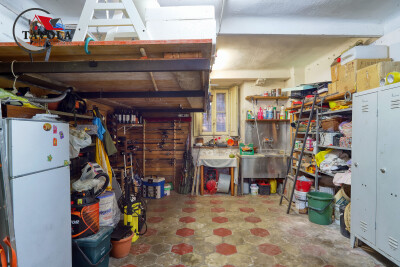 BISUSCHIO, TRILOCALE IN CORTE CON BOX
