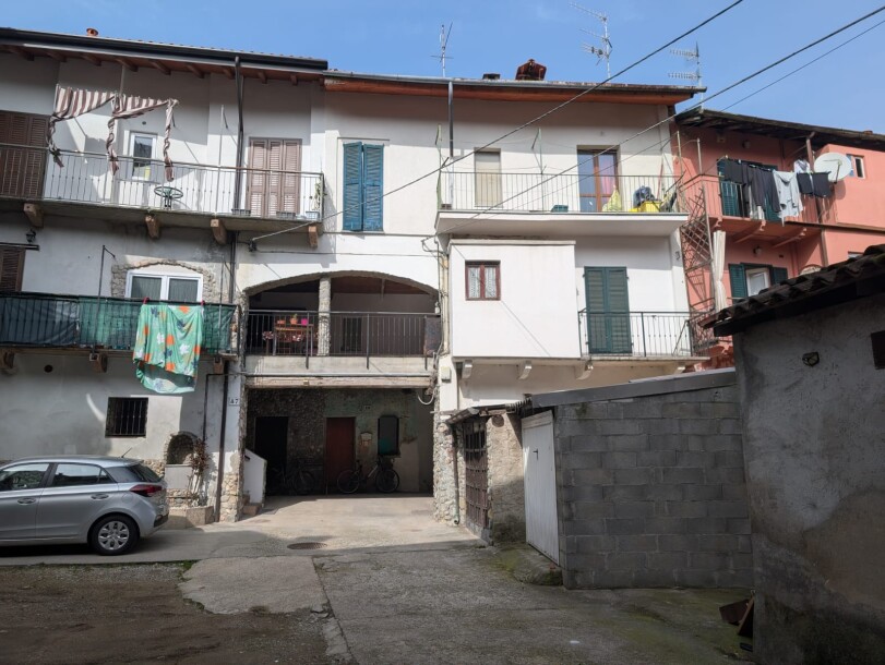 INDUNO OLONA, TRILOCALE IN CORTE CON BOX-25