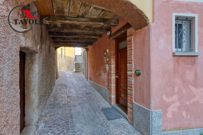 PORTO CERESIO, PORZIONE DI CASA TERRA-CIELO