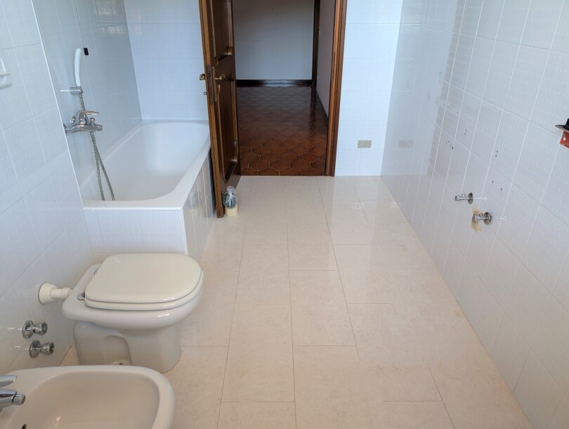 BISUSCHIO, COMODO TRILOCALE CON BOX-20