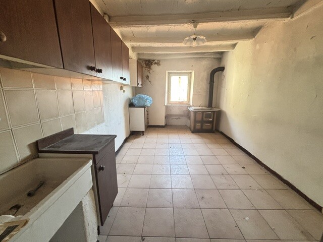 CUASSO AL MONTE, QUADRILOCALE DA RISTRUTTURARE CON CANTINA-22