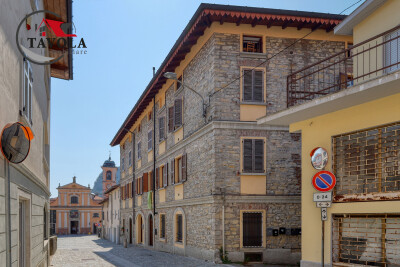 BISUSCHIO, BILOCALE RISTRUTTURATO CON TERRAZZO