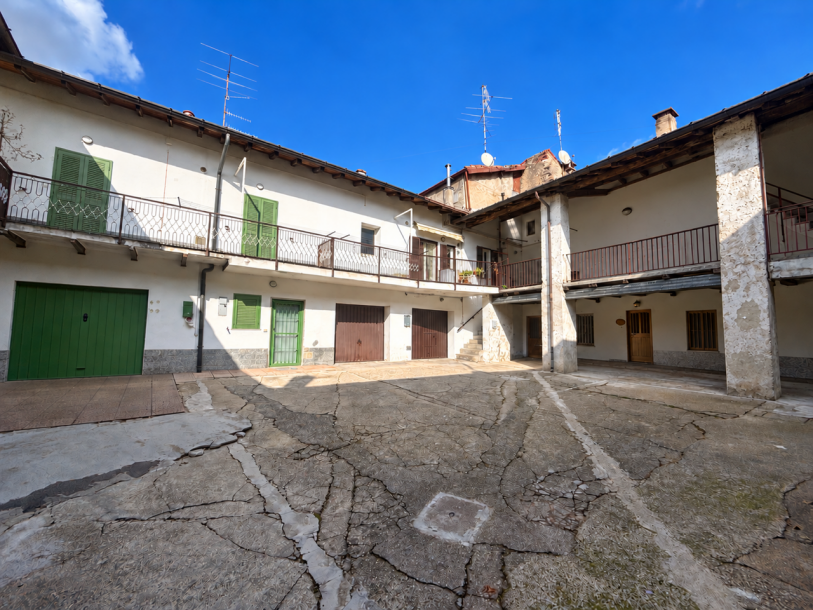 INDUNO OLONA, PORZIONE TERRACIELO CON BOX E LOCALE SGOMBERO-22