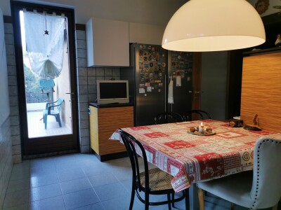 ARCISATE, SIGNORILE VILLA BIFAMILIARE