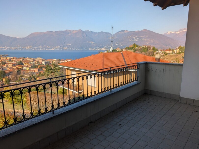 LUINO, PORZIONE DI VILLA BIFAMILIARE-24