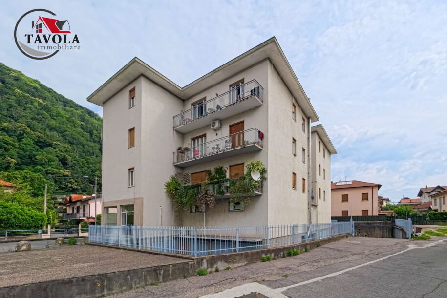 INDUNO OLONA, TRILOCALE RISTRUTTURATO CON CANTINA E BOX-23