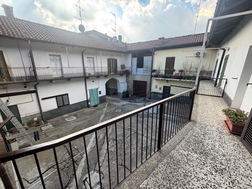 INDUNO OLONA, PORZIONE TERRACIELO CON BOX E LOCALE SGOMBERO-23