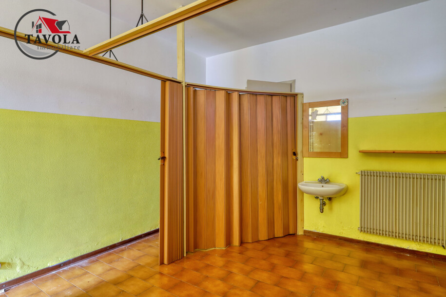 ARCISATE, TRILOCALE IN BIFAMILIARE-24